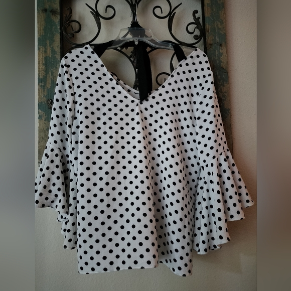 Green Envelope Wht/Blk Polka Dot Blouse W/Bell Sleeves Size M. NWOT - Picture 5 of 7